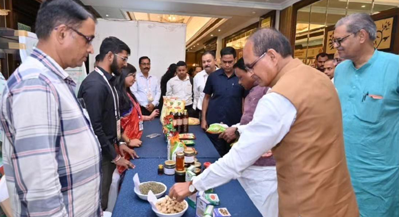 Agriculture Minister visits NAFED stall